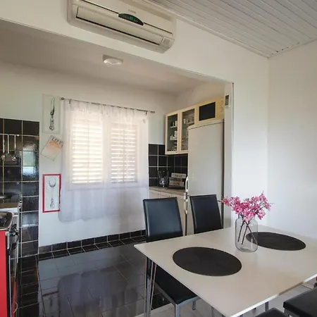 Vakantiehuis Gradina Bb *